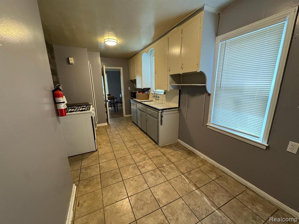 13411 TACOMA Street, Detroit, MI 48205 — Photo 8
