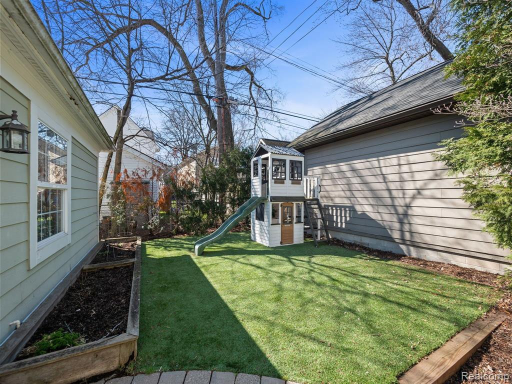 694 Chapin Avenue, Birmingham, MI 48009 — Photo 41