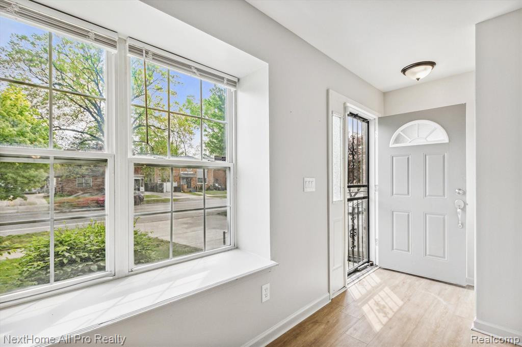 15401 MEYERS Road, Detroit, MI 48227 — Photo 9