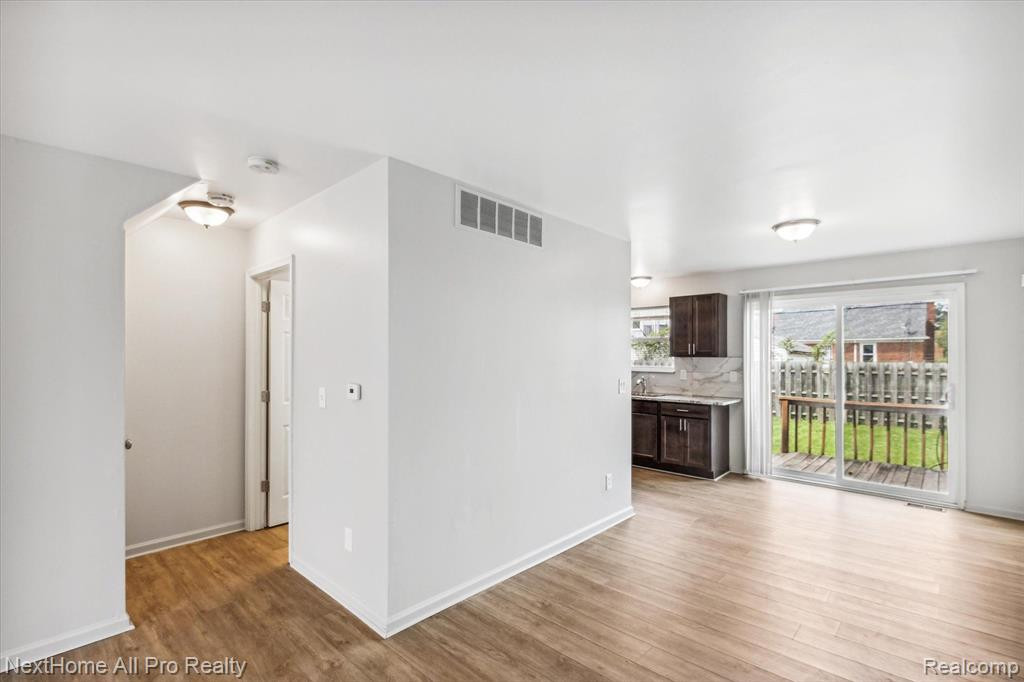 15401 MEYERS Road, Detroit, MI 48227 — Photo 11