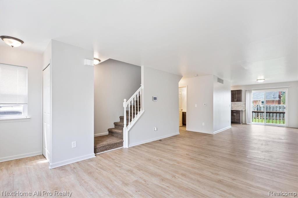 15401 MEYERS Road, Detroit, MI 48227 — Photo 12