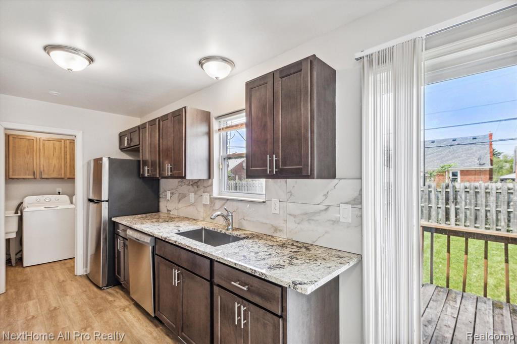 15401 MEYERS Road, Detroit, MI 48227 — Photo 17