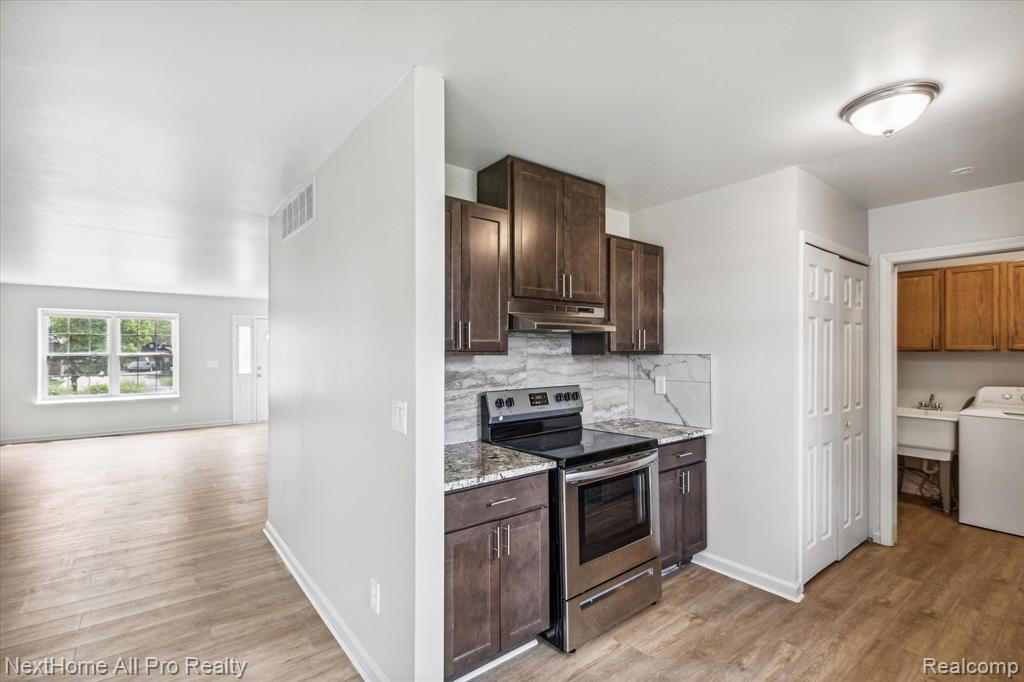 15401 MEYERS Road, Detroit, MI 48227 — Photo 18