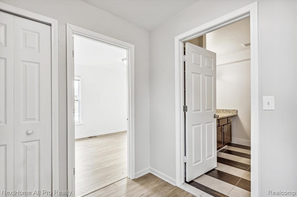 15401 MEYERS Road, Detroit, MI 48227 — Photo 21