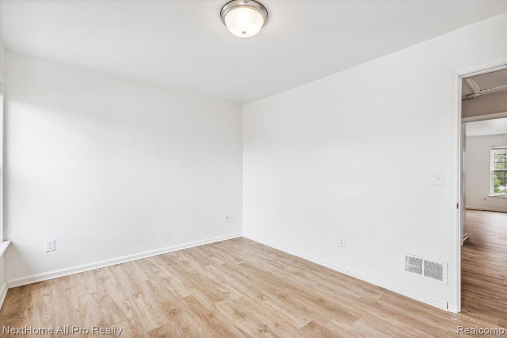 15401 MEYERS Road, Detroit, MI 48227 — Photo 23