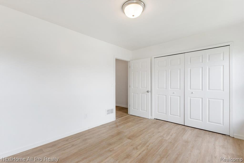15401 MEYERS Road, Detroit, MI 48227 — Photo 24