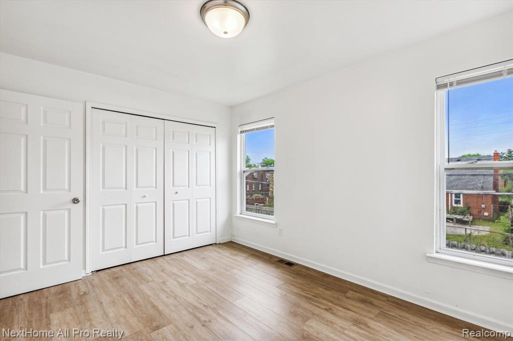 15401 MEYERS Road, Detroit, MI 48227 — Photo 25