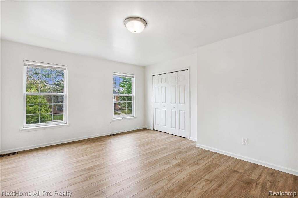 15401 MEYERS Road, Detroit, MI 48227 — Photo 29