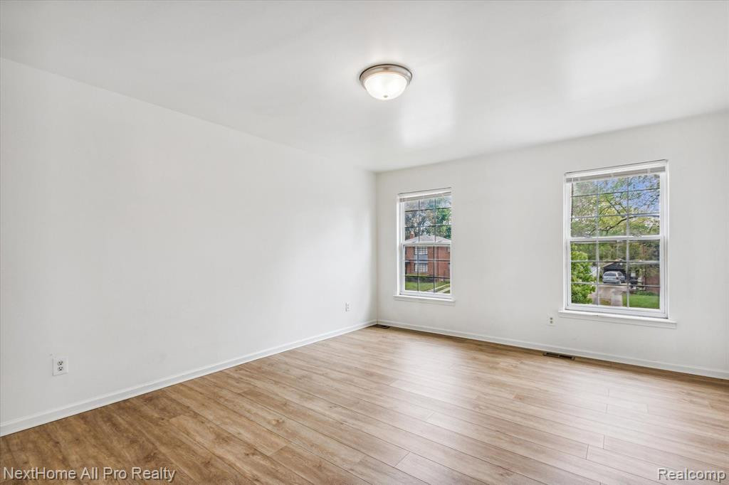 15401 MEYERS Road, Detroit, MI 48227 — Photo 32