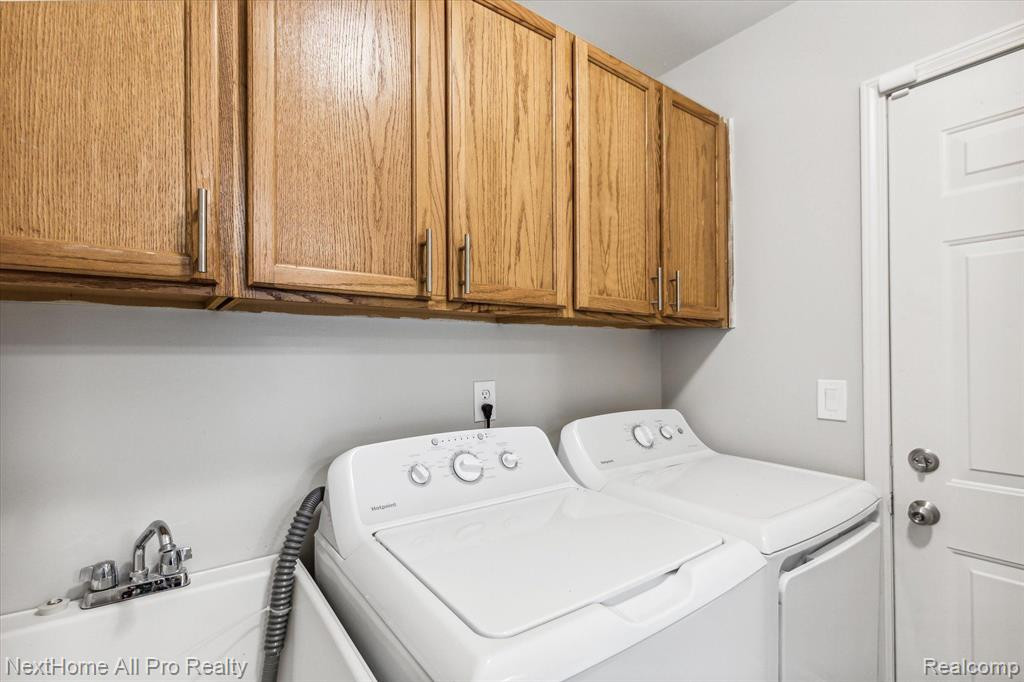 15401 MEYERS Road, Detroit, MI 48227 — Photo 33