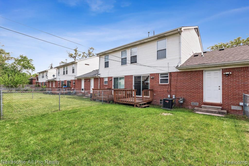 15401 MEYERS Road, Detroit, MI 48227 — Photo 42