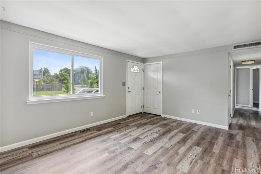 3 Faust, Ann Arbor, MI 48108 — Photo 4