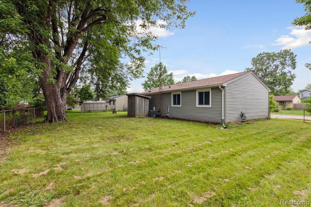 3 Faust, Ann Arbor, MI 48108 — Photo 33