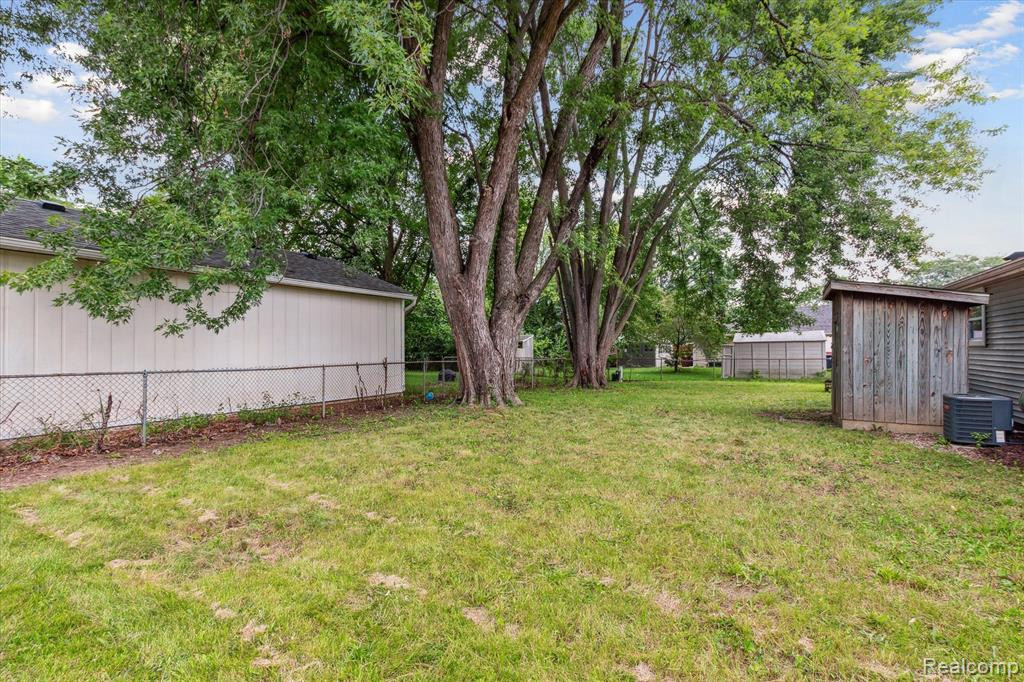 3 Faust, Ann Arbor, MI 48108 — Photo 36
