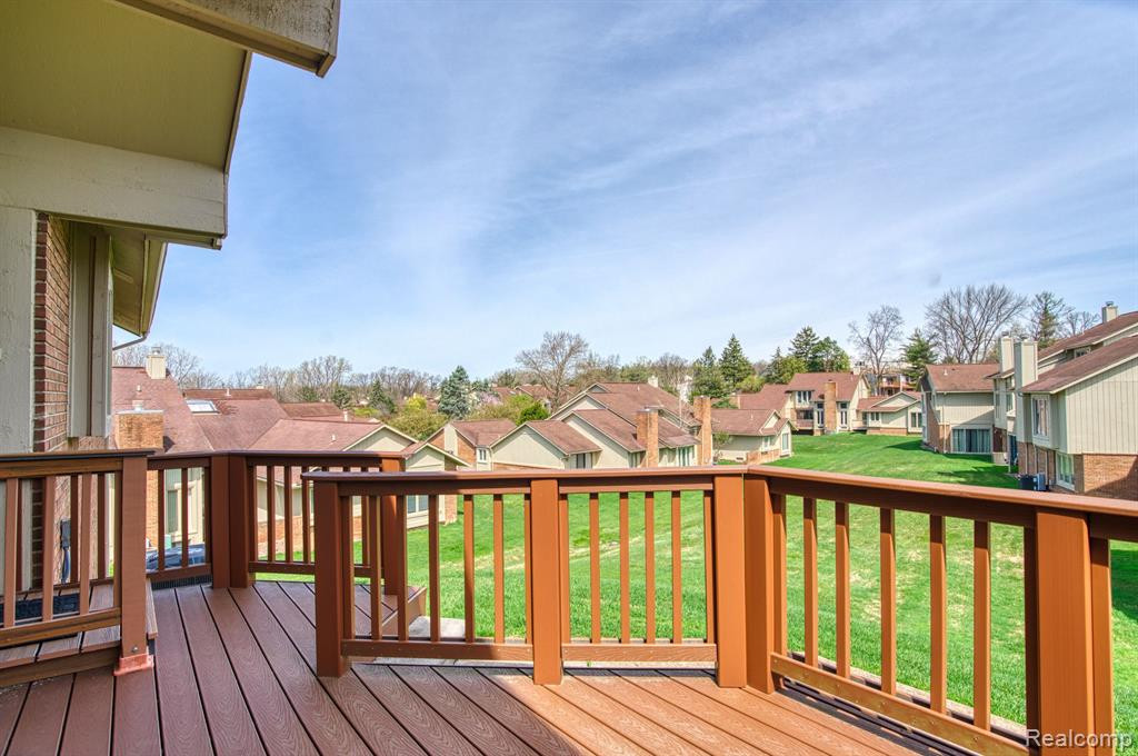 5669 E HILLCREST Circle, West Bloomfield, MI — Photo 3