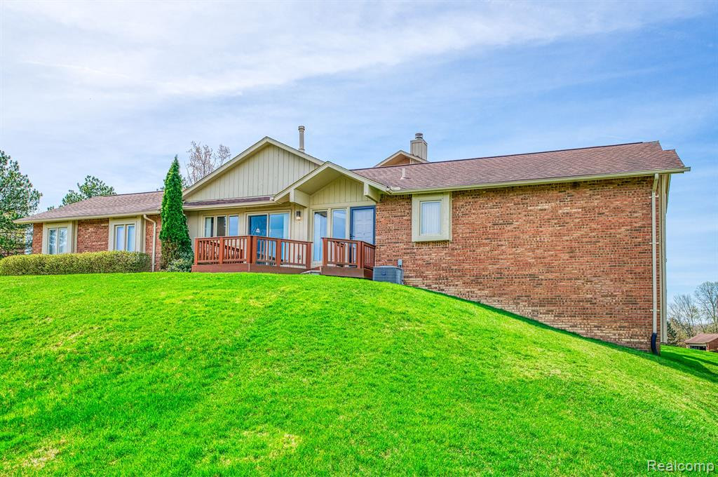 5669 E HILLCREST Circle, West Bloomfield, MI — Photo 4