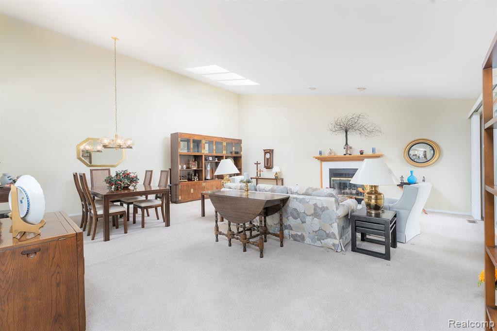 5669 E HILLCREST Circle, West Bloomfield, MI — Photo 8