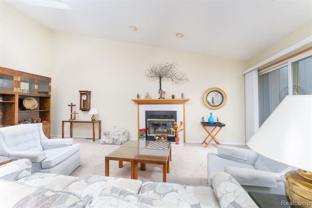 5669 E HILLCREST Circle, West Bloomfield, MI — Photo 9