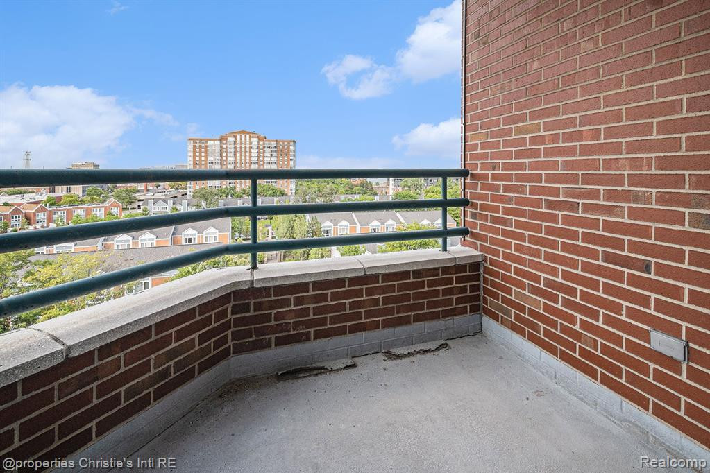 3320 SPINNAKER Lane, 8A, Detroit, MI 48207 — Photo 2