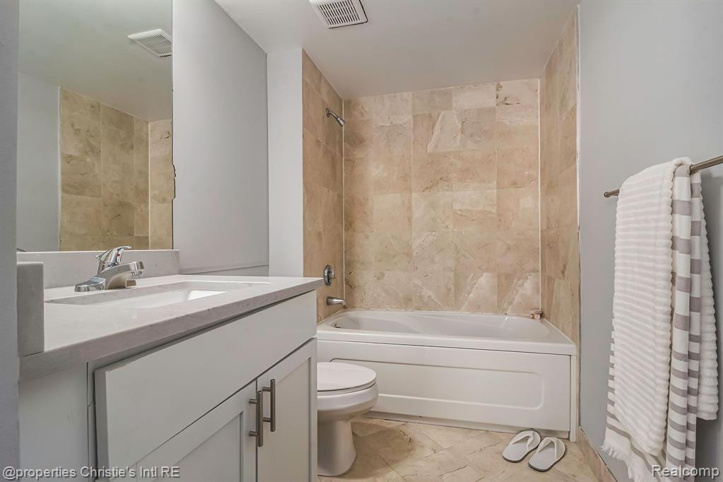 3320 SPINNAKER Lane, 8A, Detroit, MI 48207 — Photo 13