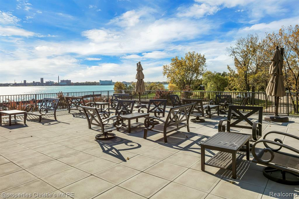 3320 SPINNAKER Lane, 8A, Detroit, MI 48207 — Photo 21