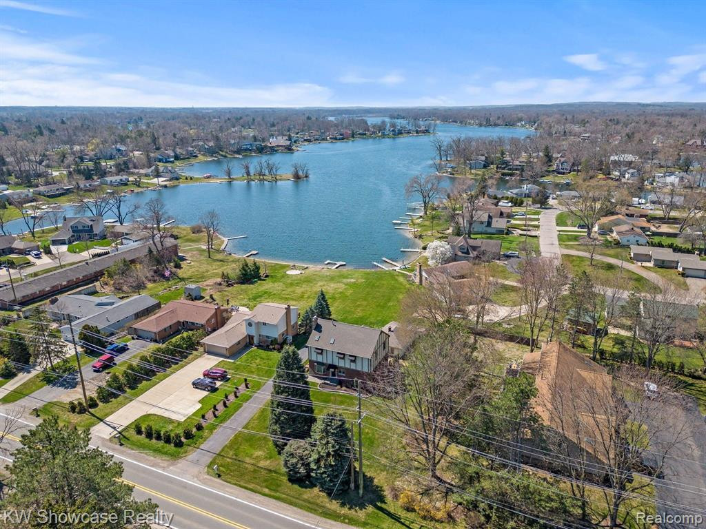 2547 S COMMERCE Road, Wolverine Lake, MI 48390 — Photo 46