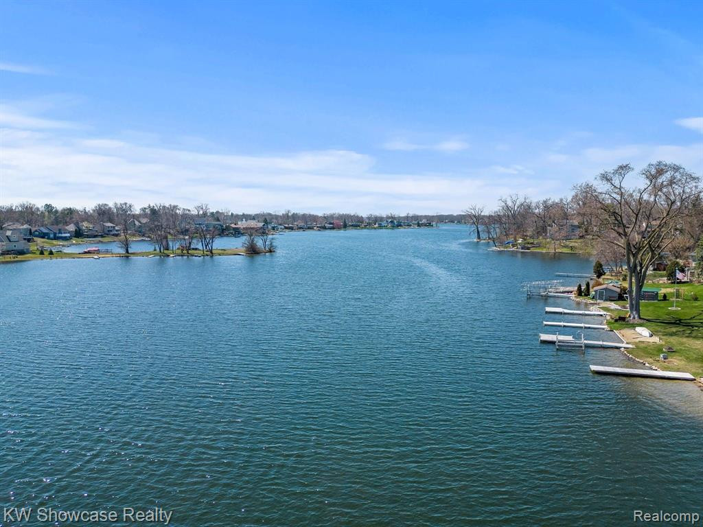 2547 S COMMERCE Road, Wolverine Lake, MI 48390 — Photo 49