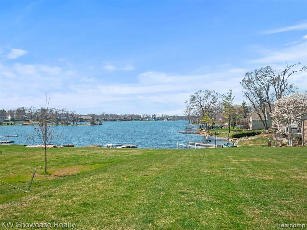 2547 S COMMERCE Road, Wolverine Lake, MI 48390 — Photo 50