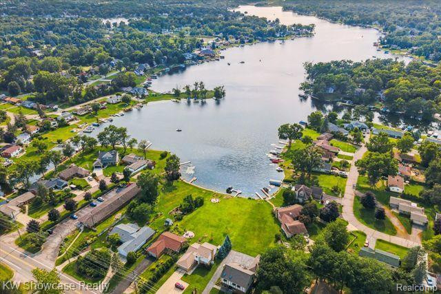 2547 S COMMERCE Road, Wolverine Lake, MI 48390 — Photo 55