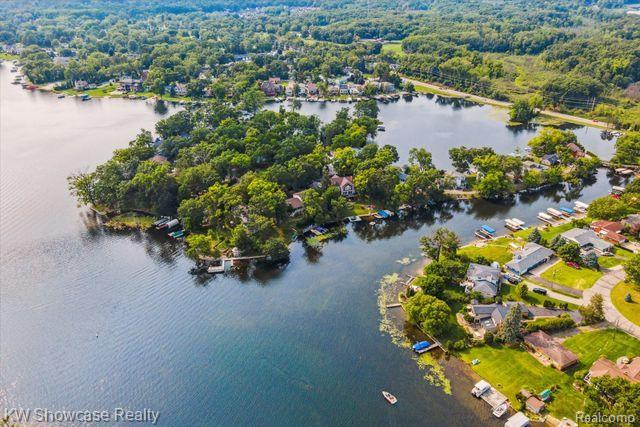 2547 S COMMERCE Road, Wolverine Lake, MI 48390 — Photo 56