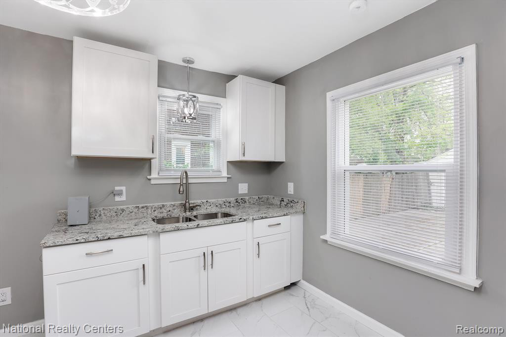 4121 SOMERSET Avenue, Detroit, MI 48224 — Photo 5
