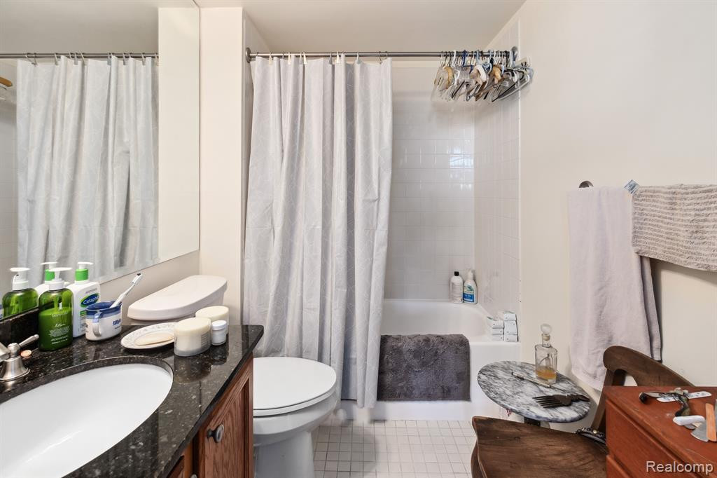 3320 SPINNAKER Lane, 7F, Detroit, MI 48207 — Photo 18