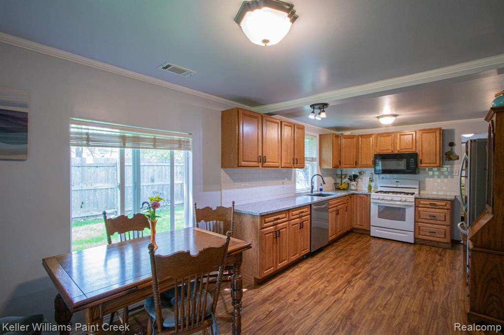7648 LAPEER Road, Kenockee, MI 48006 — Photo 7