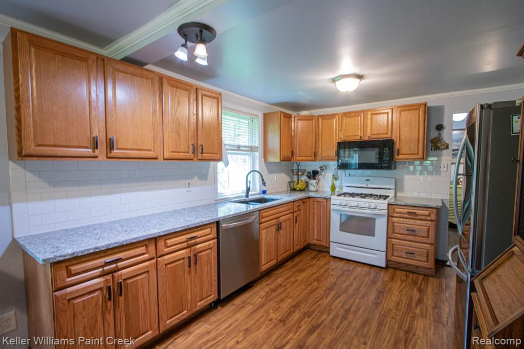 7648 LAPEER Road, Kenockee, MI 48006 — Photo 9