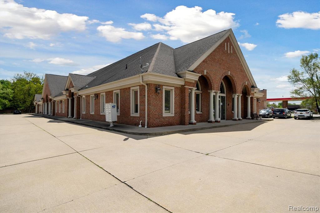 49086 N VAN DYKE Avenue E, Shelby Twp, MI 48317 — Photo 2