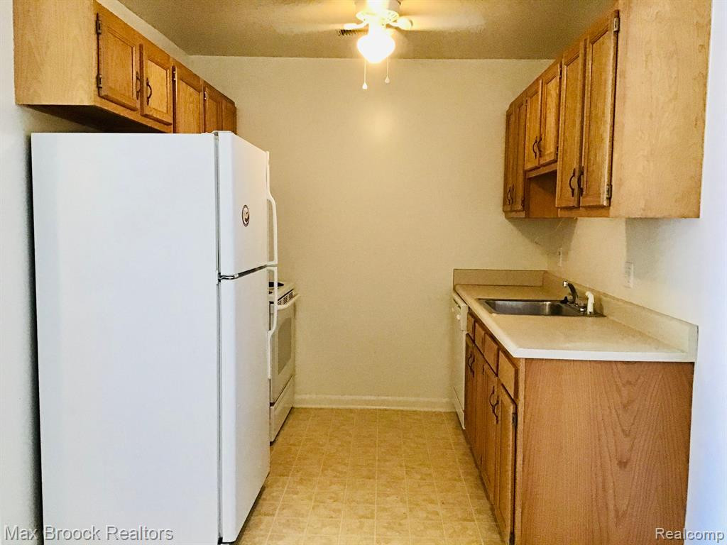 10045 ALLEN POINTE Drive, Allen Park, MI 48101 — Photo 5