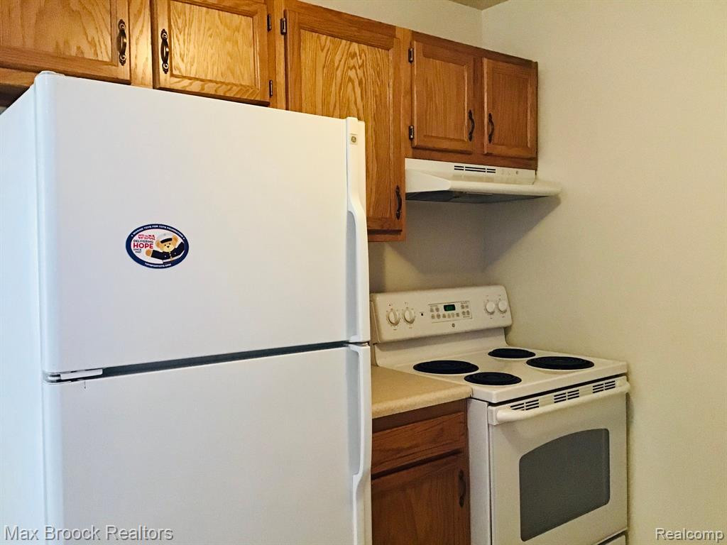 10045 ALLEN POINTE Drive, Allen Park, MI 48101 — Photo 6