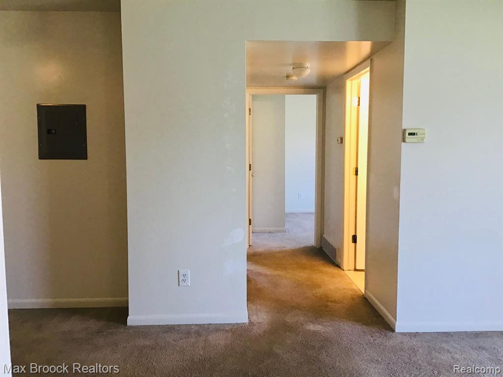 10045 ALLEN POINTE Drive, Allen Park, MI 48101 — Photo 8