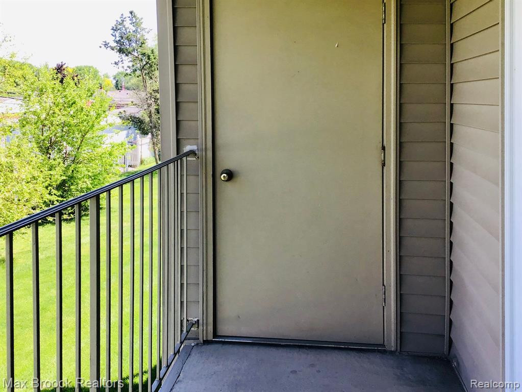 10045 ALLEN POINTE Drive, Allen Park, MI 48101 — Photo 16