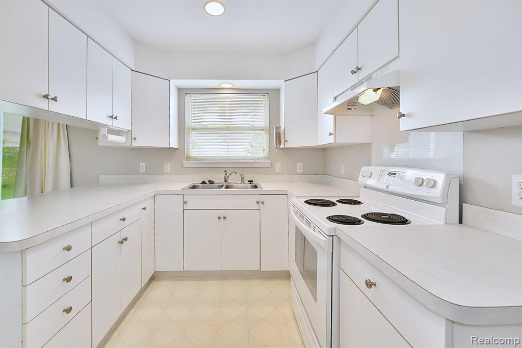 1450 MIDDLEWOOD Drive, Saline, MI 48176 — Photo 17