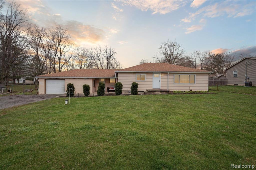 897 OAK Street, Lennon Vlg, MI 48449 — front exterior