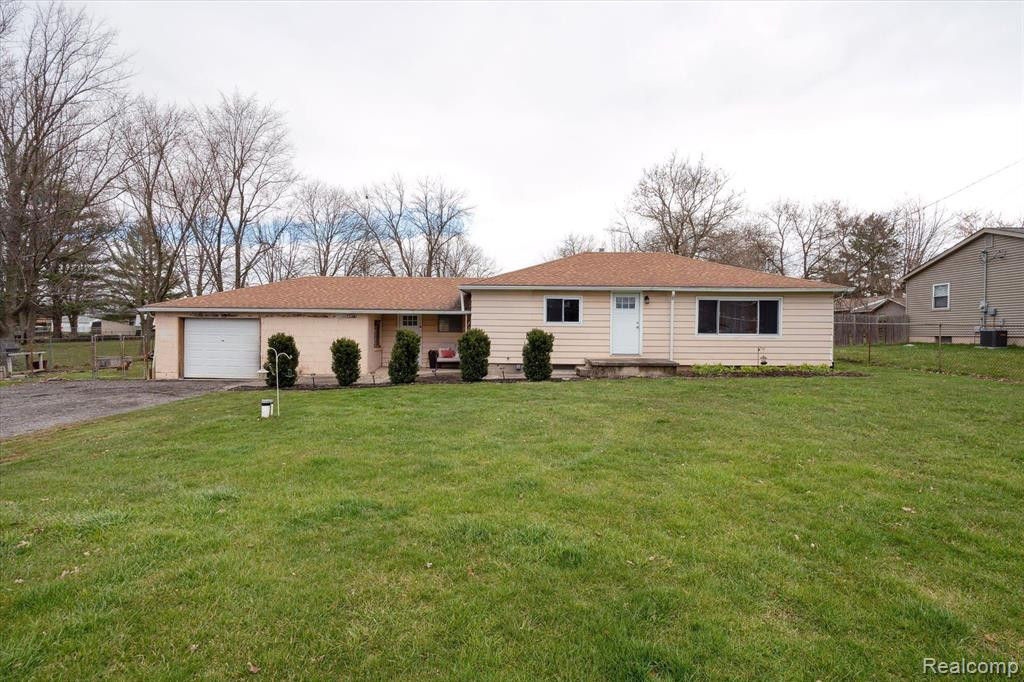 897 OAK Street, Lennon Vlg, MI 48449 — Photo 2