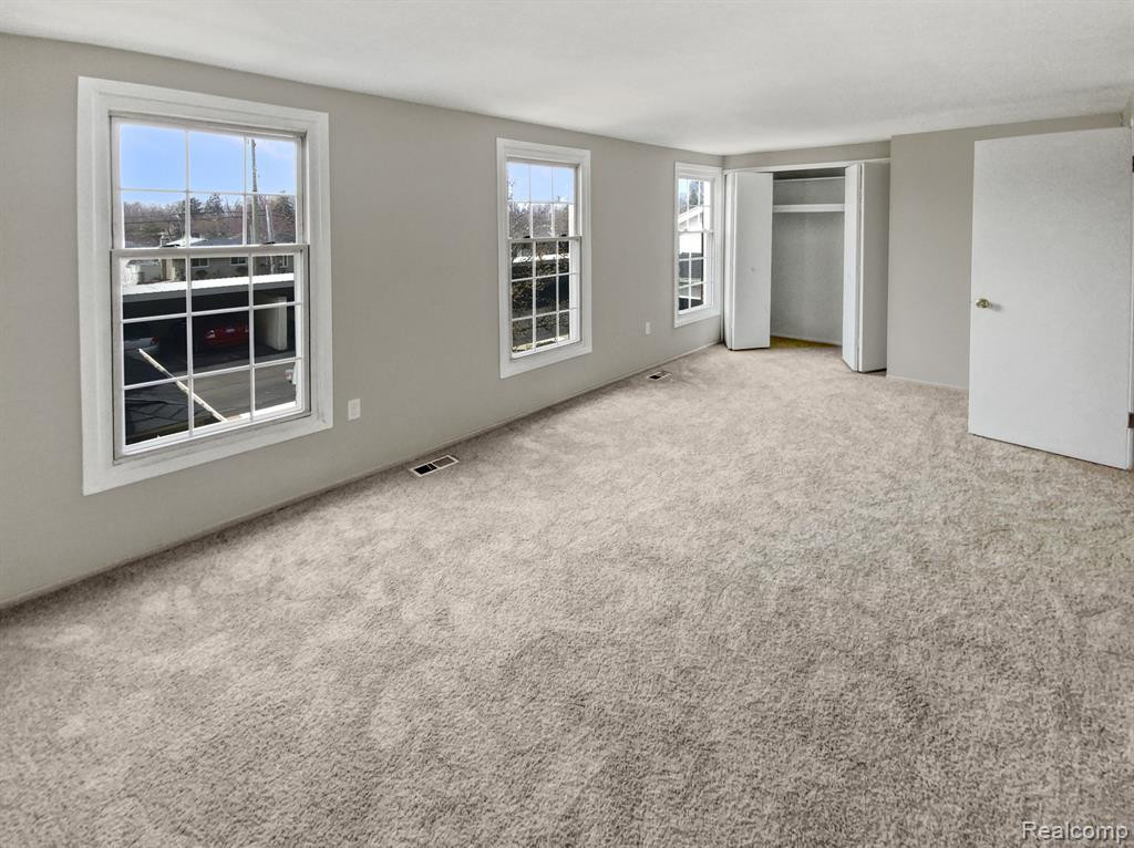 4679 LEISURE Lane, Trenton, MI 48183 — Photo 5