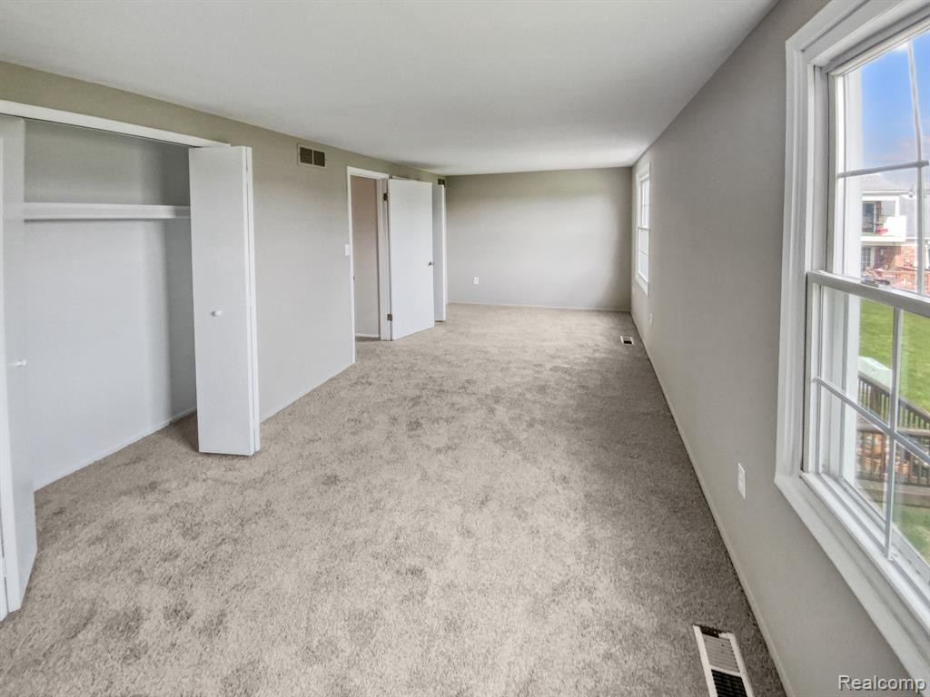 4679 LEISURE Lane, Trenton, MI 48183 — Photo 10