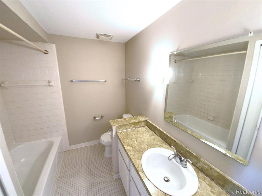 4679 LEISURE Lane, Trenton, MI 48183 — Photo 12