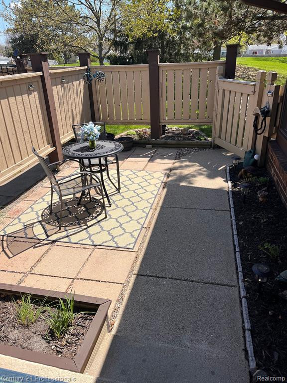 2855 ROUNDTREE Drive, 104L, Troy, MI 48083 — Photo 4