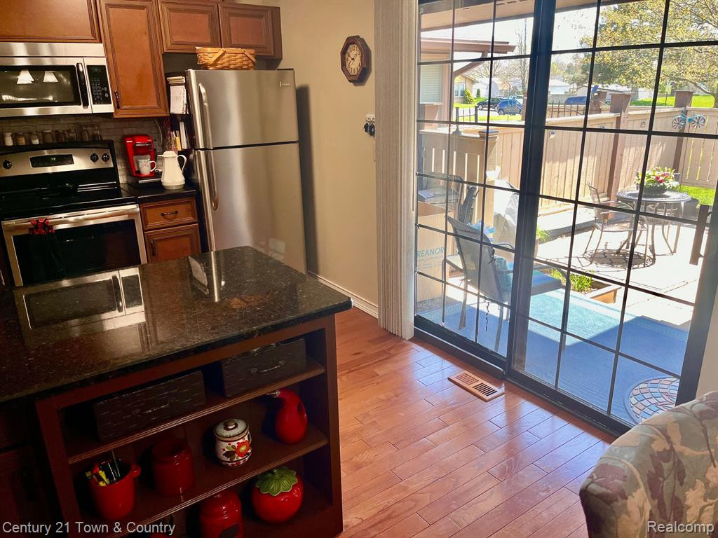 2855 ROUNDTREE Drive, 104L, Troy, MI 48083 — Photo 8