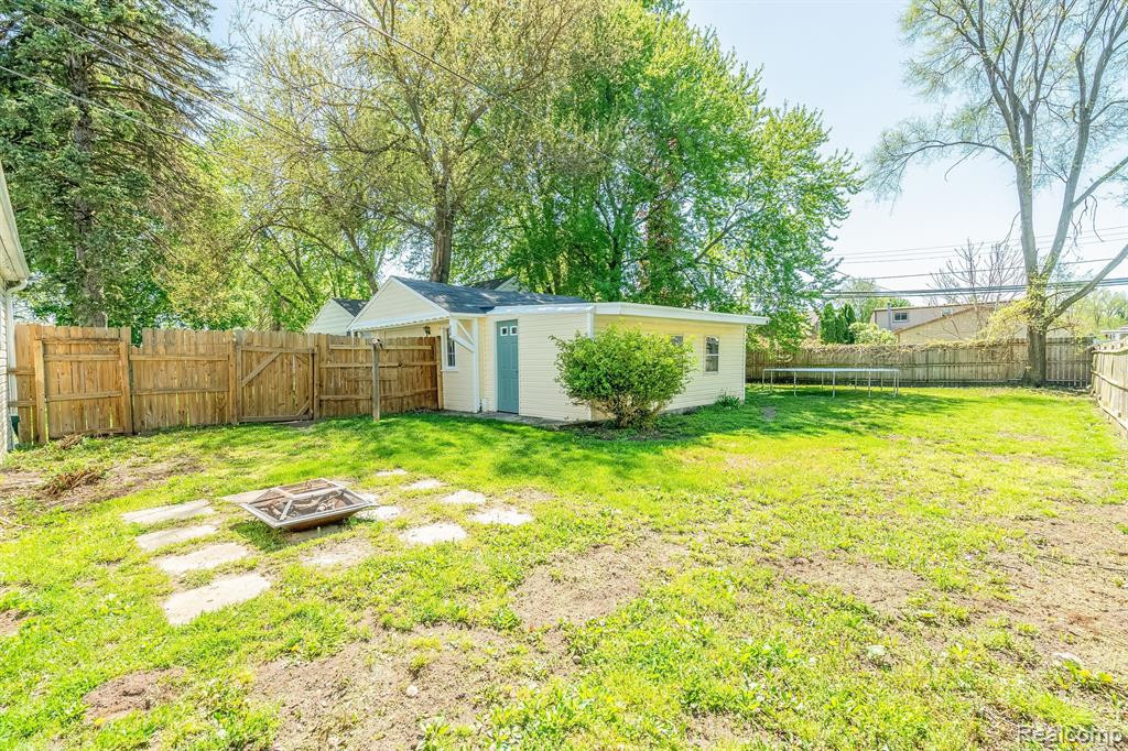 71 W WABASH Avenue, Belleville, MI 48111 — Photo 27