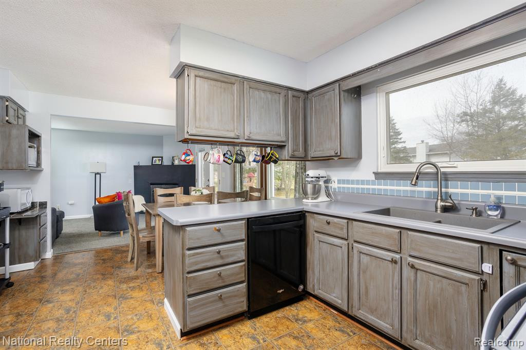 1129 RATHFON Circle, Saline, MI 48176 — Photo 8