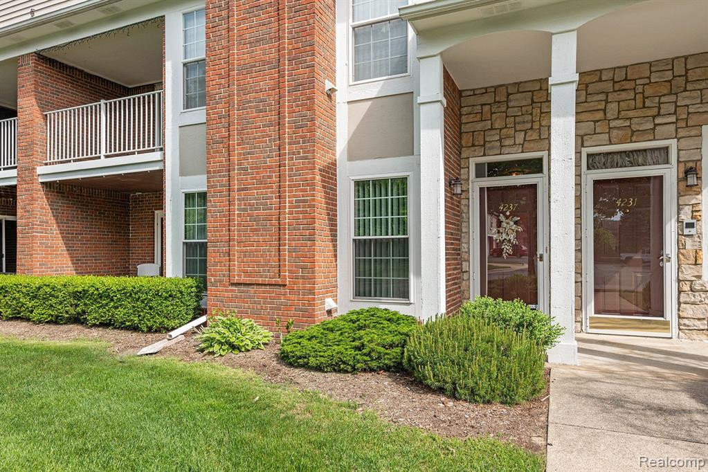 4237 BERKSHIRE Drive, Sterling Heights, MI 48314 — Photo 3